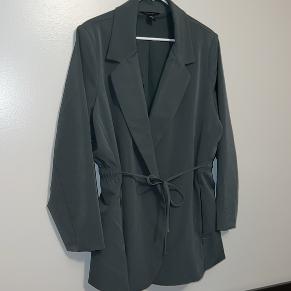 Athleta Endless Primatwill Blazer in Green - Picture 3 of 11